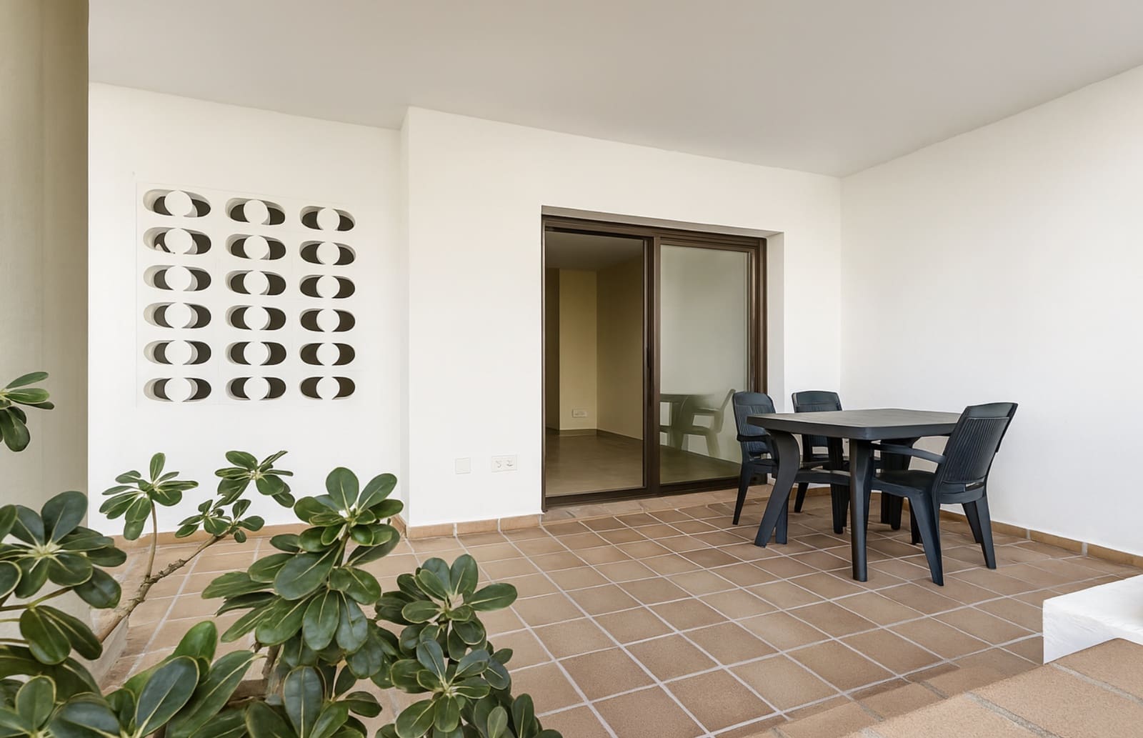 3 bedroom Apartment for sale in La Duquesa / Puerto de la Duquesa with pool garage - € 365,000 (Ref: 9301501)