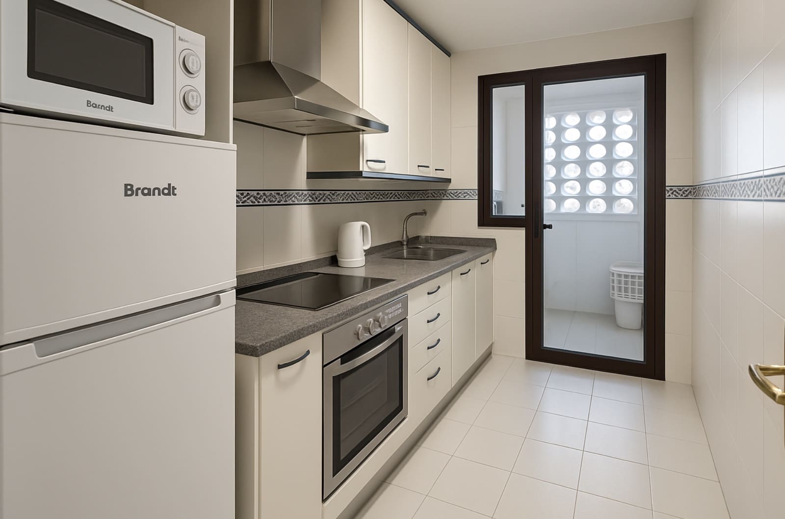 3 bedroom Apartment for sale in La Duquesa / Puerto de la Duquesa with pool garage - € 365,000 (Ref: 9301501)