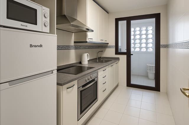 3 soveværelse Lejlighed til salg i La Duquesa / Puerto de la Duquesa, Manilva med swimmingpool garage - € 365.000 (Ref: 9301501)