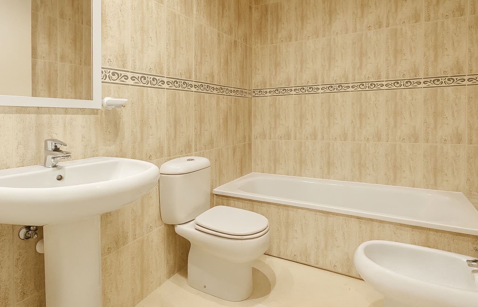 3 bedroom Apartment for sale in La Duquesa / Puerto de la Duquesa with pool garage - € 365,000 (Ref: 9301501)