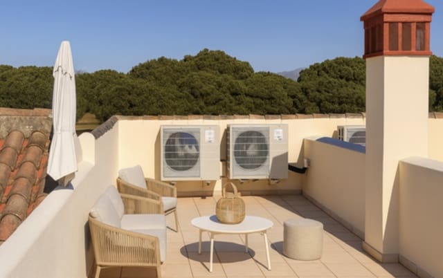 3 soveværelse Byhus til salg i Sotogrande Alto, San Roque med swimmingpool garage - € 550.000 (Ref: 9308031)