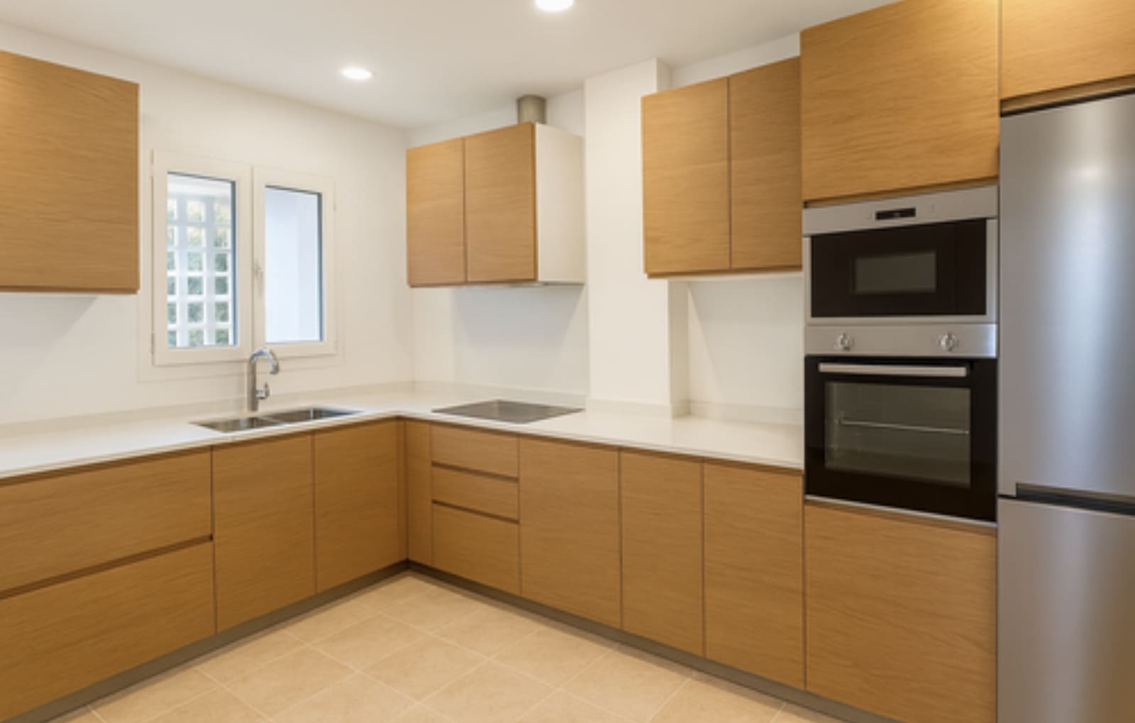 3 soveværelse Byhus til salg i San Roque med swimmingpool garage - € 550.000 (Ref: 9308031)