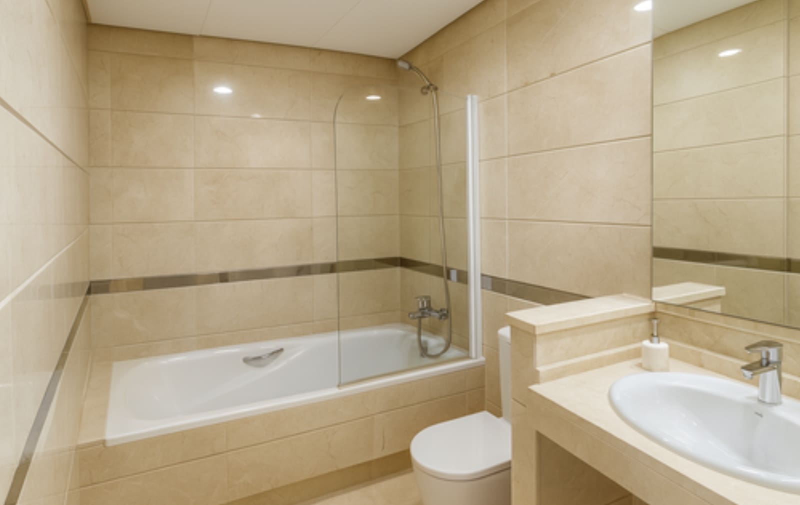 3 soveværelse Byhus til salg i San Roque med swimmingpool garage - € 550.000 (Ref: 9308031)