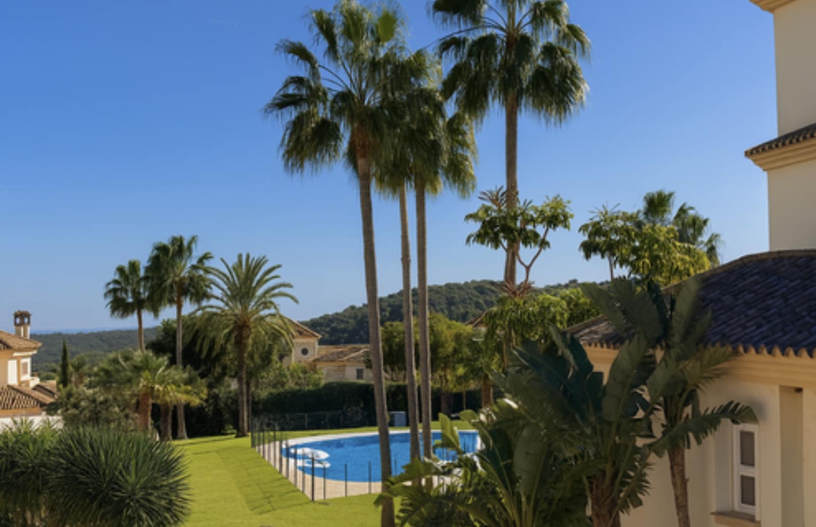 3 soveværelse Byhus til salg i San Roque med swimmingpool garage - € 550.000 (Ref: 9308031)