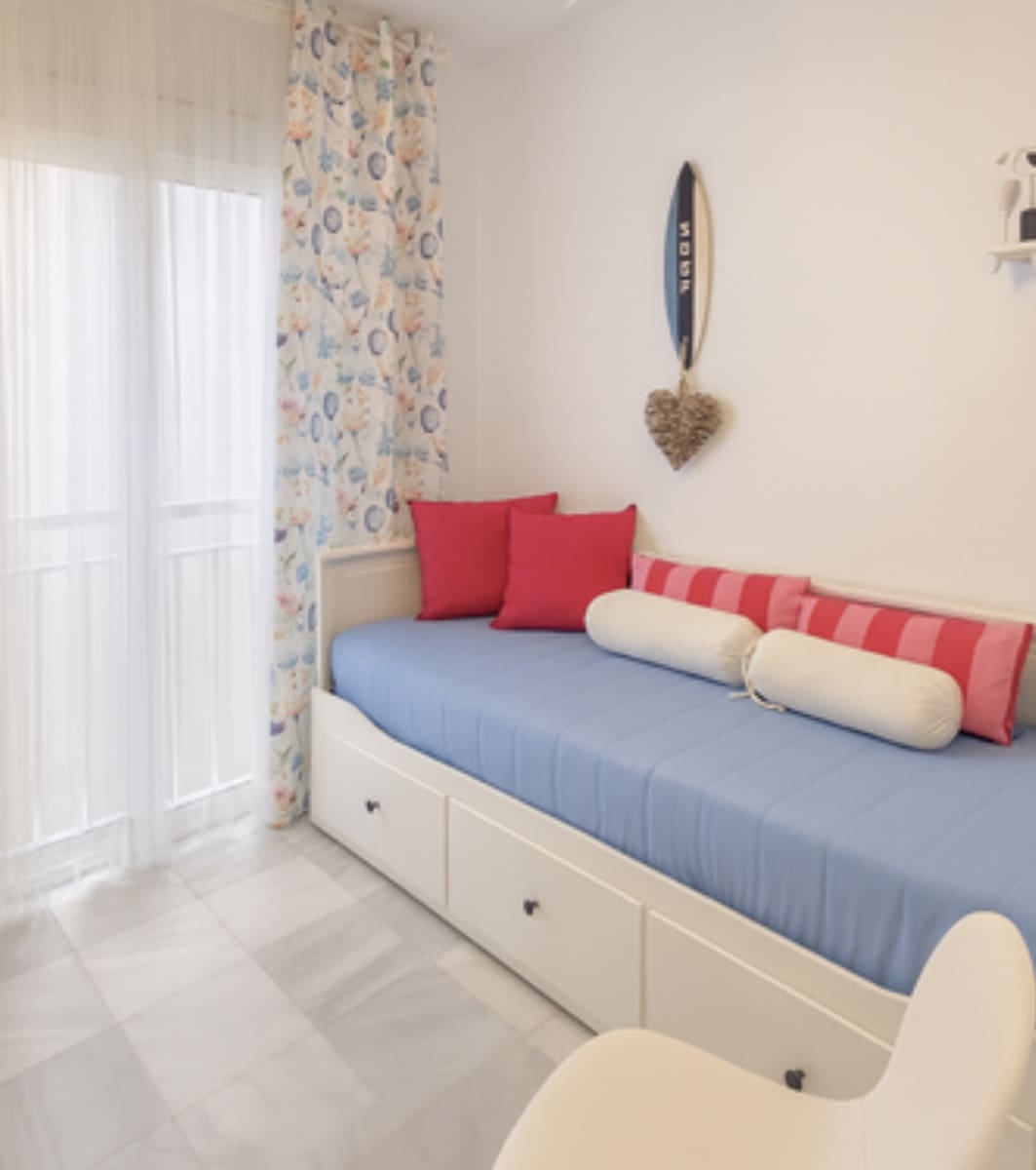 2 quarto Apartamento para venda em La Duquesa / Puerto de la Duquesa - 280 000 € (Ref: 9308033)