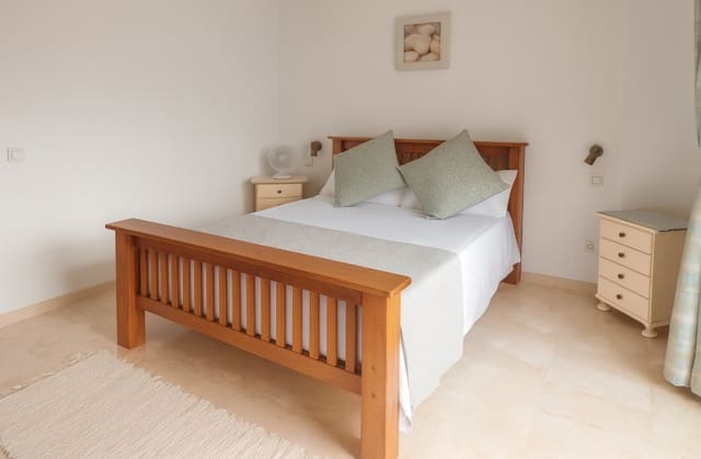 Apartment for sale in La Duquesa / Puerto de la Duquesa, Manilva with pool garage - € 325,000 (Ref: 9311380)