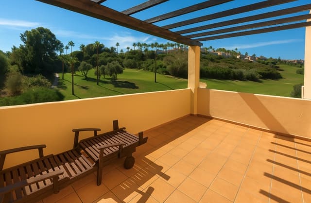 Apartment for sale in La Duquesa / Puerto de la Duquesa, Manilva with pool garage - € 325,000 (Ref: 9311380)