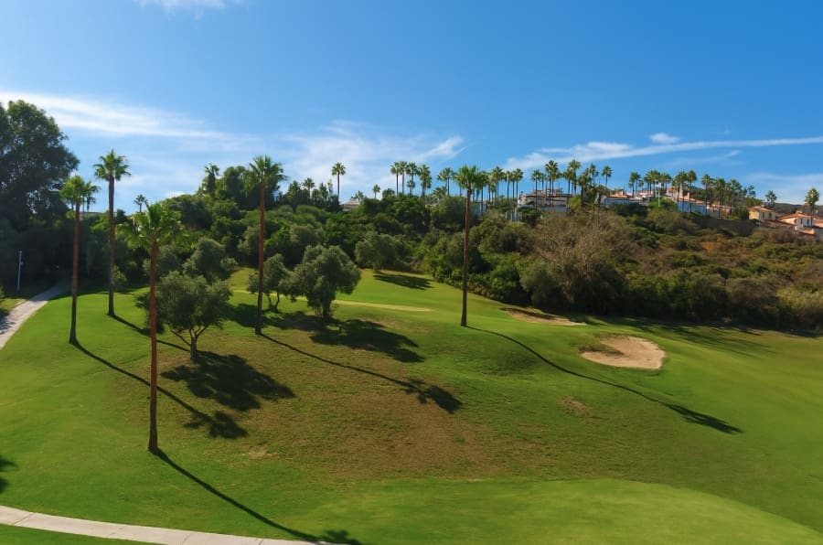 Apartment for sale in La Duquesa / Puerto de la Duquesa with pool garage - € 325,000 (Ref: 9311380)