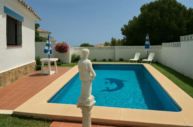 2 slaapkamer Huis te koop in La Duquesa / Puerto de la Duquesa, Manilva met zwembad - € 450.000 (Ref: 9311434)