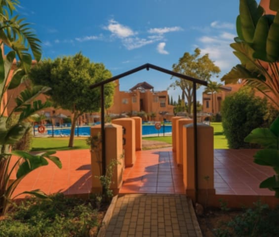 2 bedroom Apartment for sale in La Duquesa / Puerto de la Duquesa, Manilva with pool garage - € 235,000 (Ref: 9324472)