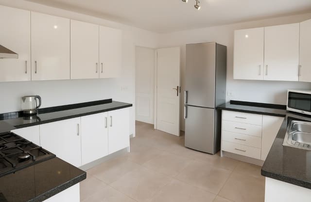 4 slaapkamer Huis te koop in La Duquesa / Puerto de la Duquesa, Manilva - € 620.000 (Ref: 9325415)