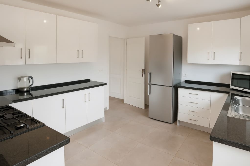 Casa de 4 habitaciones en La Duquesa / Puerto de la Duquesa en venta - 620.000 € (Ref: 9325415)