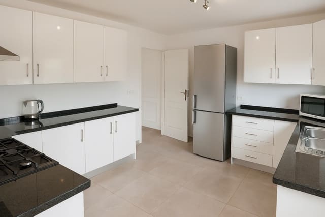 4 slaapkamer Huis te koop in La Duquesa / Puerto de la Duquesa, Manilva - € 620.000 (Ref: 9325415)