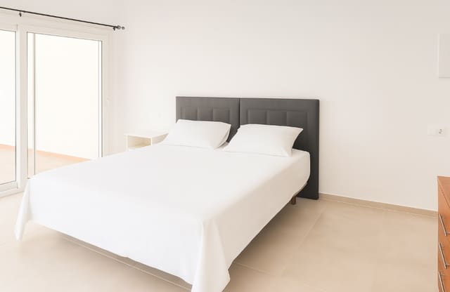 4 slaapkamer Huis te koop in La Duquesa / Puerto de la Duquesa, Manilva - € 620.000 (Ref: 9325415)