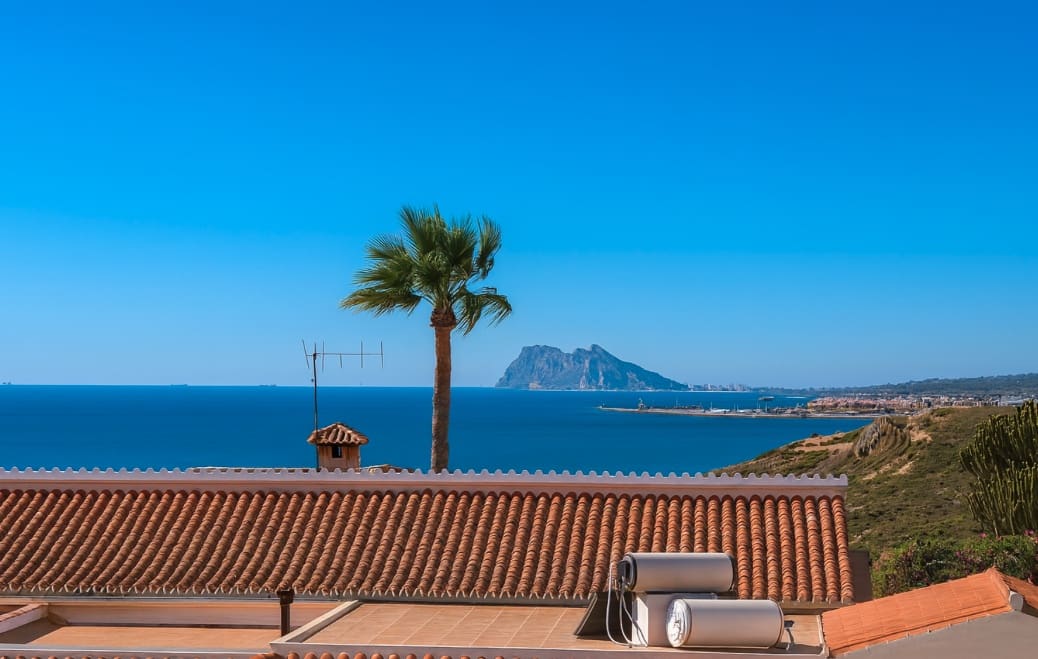 Casa de 4 habitaciones en La Duquesa / Puerto de la Duquesa en venta - 620.000 € (Ref: 9325415)