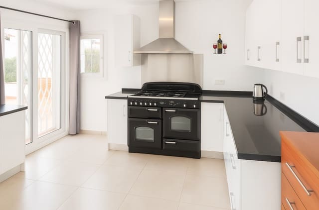 4 slaapkamer Huis te koop in La Duquesa / Puerto de la Duquesa, Manilva - € 620.000 (Ref: 9325415)