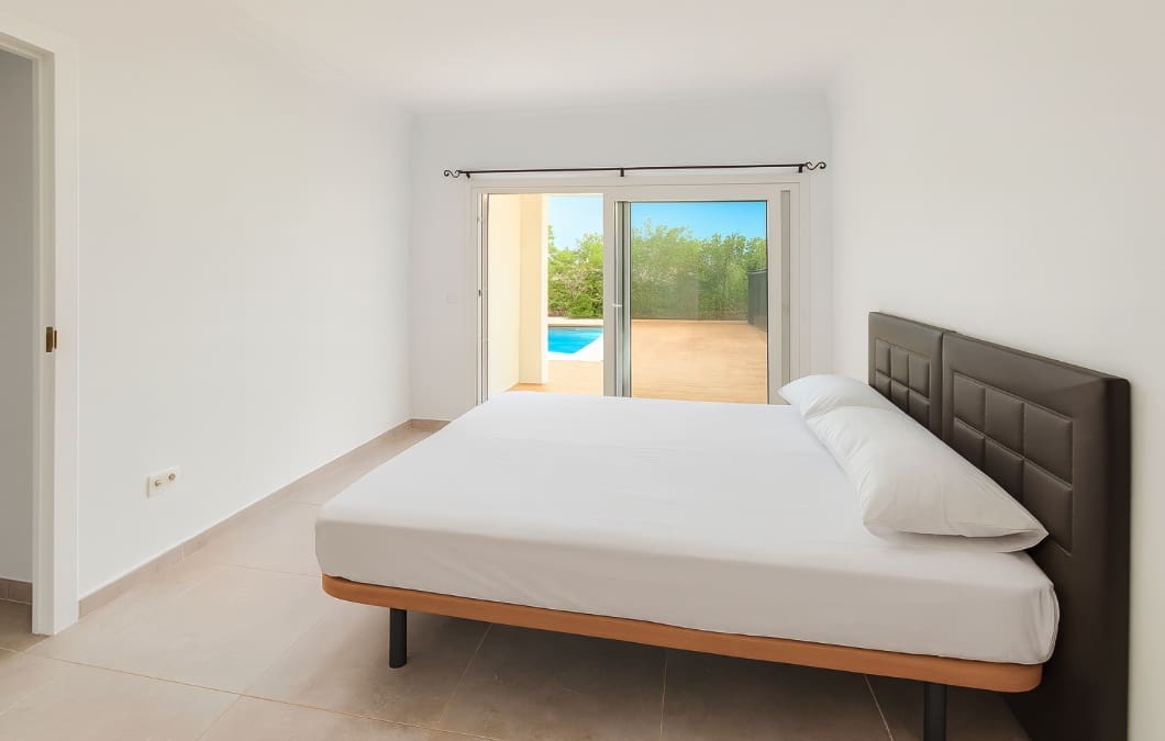 Casa de 4 habitaciones en La Duquesa / Puerto de la Duquesa en venta - 620.000 € (Ref: 9325415)