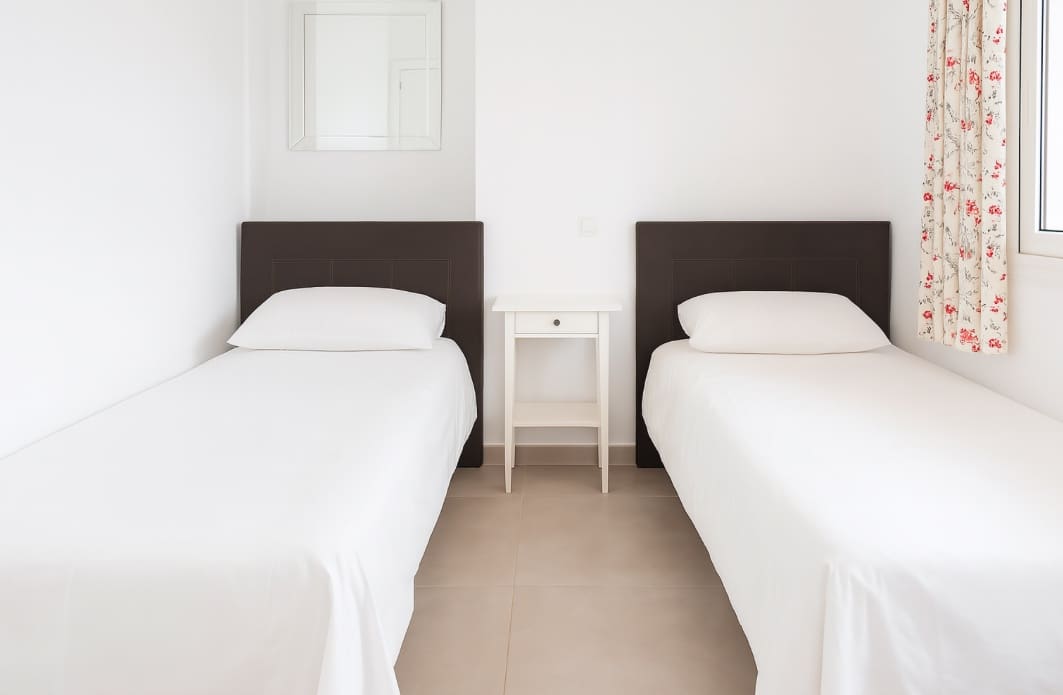 Casa de 4 habitaciones en La Duquesa / Puerto de la Duquesa en venta - 620.000 € (Ref: 9325415)