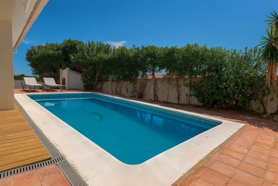 Casa de 4 habitaciones en La Duquesa / Puerto de la Duquesa en venta - 620.000 € (Ref: 9325415)