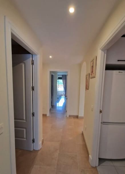 2 quarto Apartamento para venda em La Duquesa / Puerto de la Duquesa com piscina - 245 000 € (Ref: 9329685)