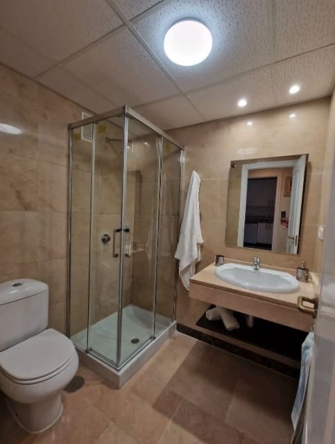 2 quarto Apartamento para venda em La Duquesa / Puerto de la Duquesa com piscina - 245 000 € (Ref: 9329685)