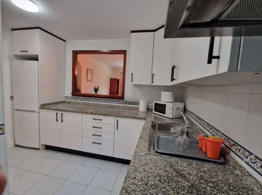 2 quarto Apartamento para venda em La Duquesa / Puerto de la Duquesa com piscina - 245 000 € (Ref: 9329685)