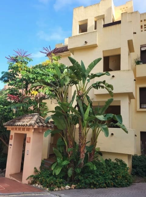 2 quarto Apartamento para venda em La Duquesa / Puerto de la Duquesa com piscina - 245 000 € (Ref: 9329685)