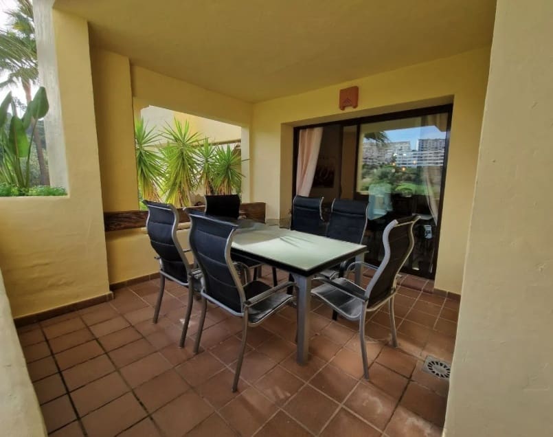 2 quarto Apartamento para venda em La Duquesa / Puerto de la Duquesa com piscina - 245 000 € (Ref: 9329685)