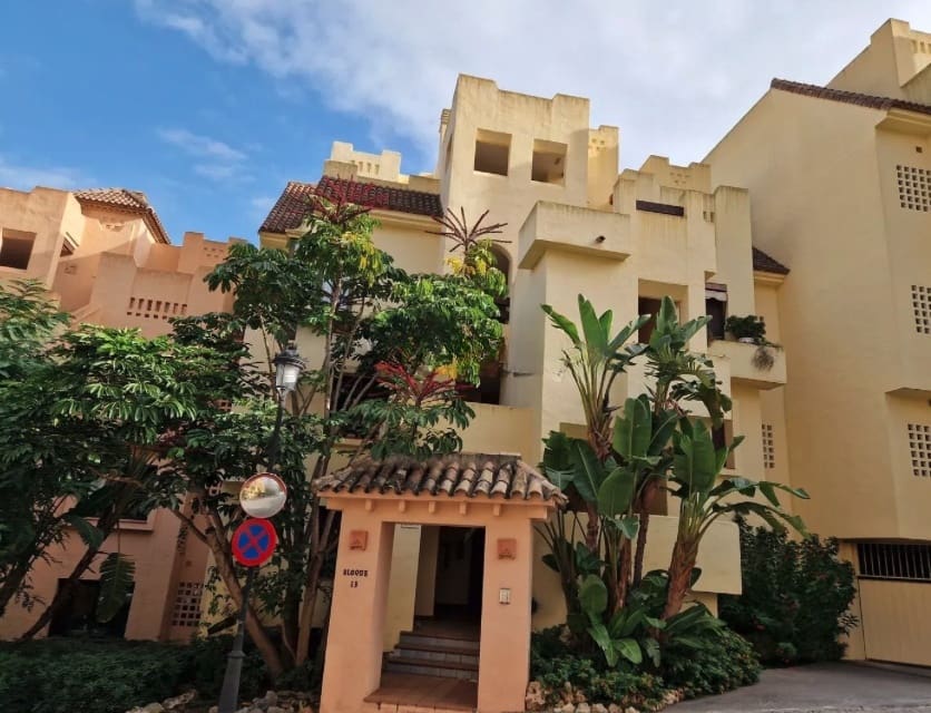 2 quarto Apartamento para venda em La Duquesa / Puerto de la Duquesa com piscina - 245 000 € (Ref: 9329685)