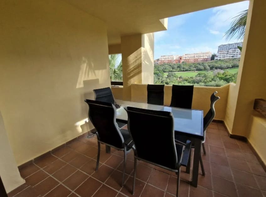 2 quarto Apartamento para venda em La Duquesa / Puerto de la Duquesa com piscina - 245 000 € (Ref: 9329685)