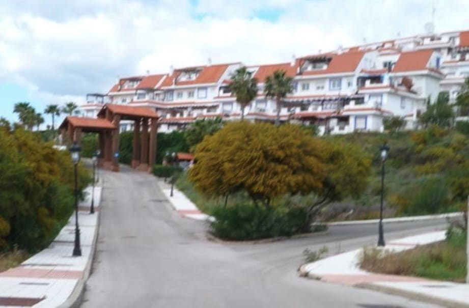 5 soverom Hus til salgs i La Duquesa / Puerto de la Duquesa med svømmebasseng garasje - € 485 000 (Ref: 9331456)