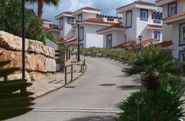 5 soverom Hus til salgs i La Duquesa / Puerto de la Duquesa, Manilva med svømmebasseng garasje - € 485 000 (Ref: 9331456)