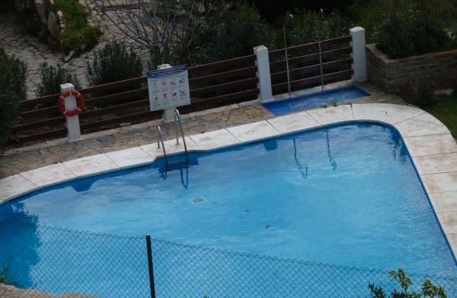 5 soverom Hus til salgs i La Duquesa / Puerto de la Duquesa med svømmebasseng garasje - € 485 000 (Ref: 9331456)