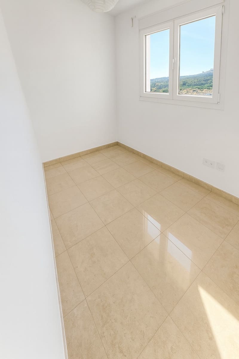 5 bedroom Townhouse for sale in La Duquesa / Puerto de la Duquesa with pool garage - € 485,000 (Ref: 9331456)