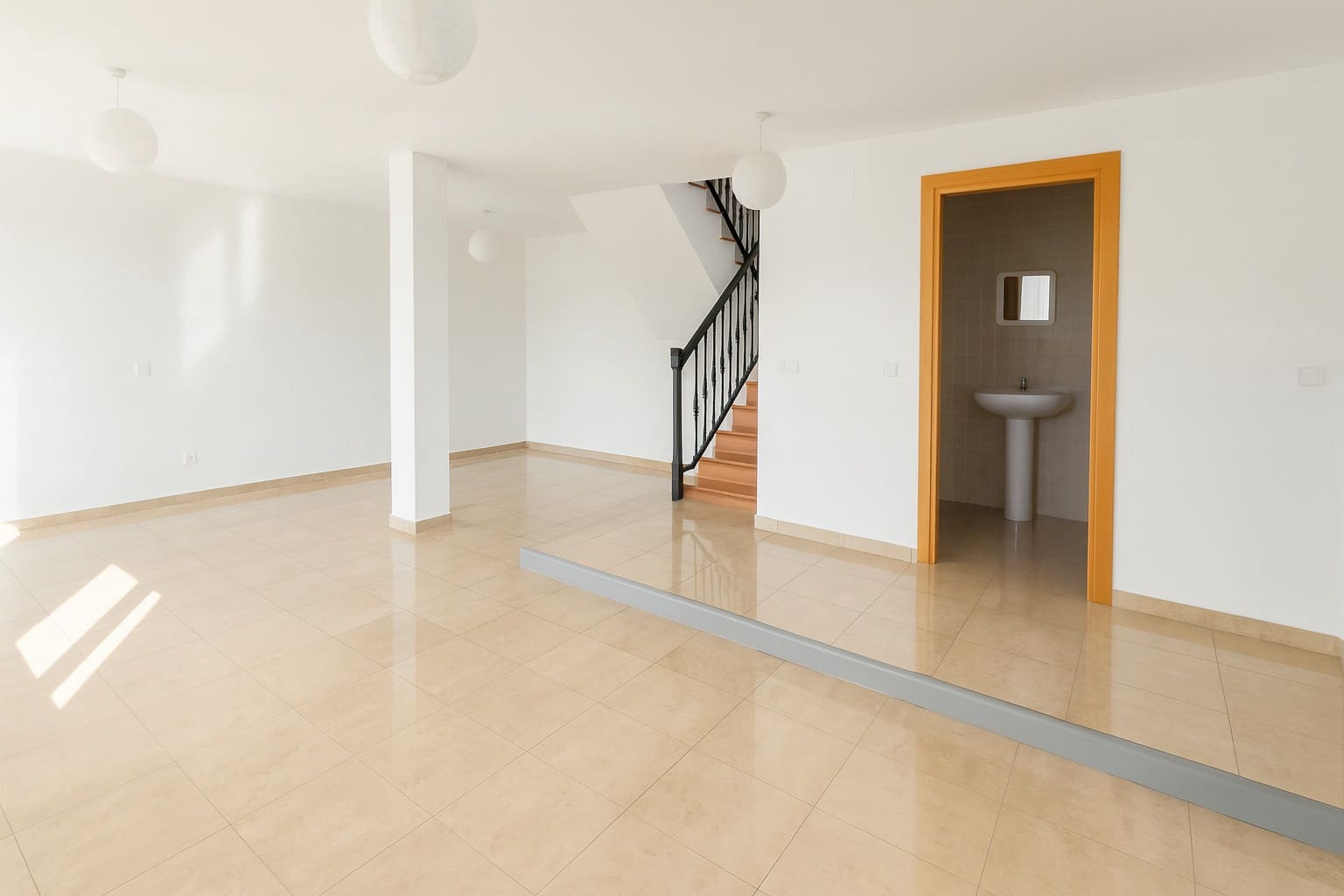 5 bedroom Townhouse for sale in La Duquesa / Puerto de la Duquesa with pool garage - € 485,000 (Ref: 9331456)