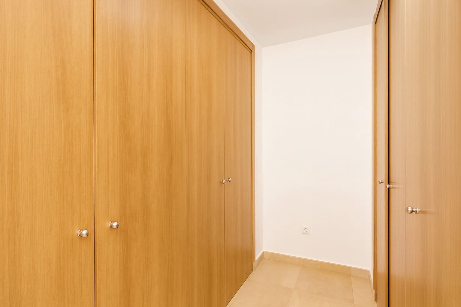 5 bedroom Townhouse for sale in La Duquesa / Puerto de la Duquesa with pool garage - € 485,000 (Ref: 9331456)