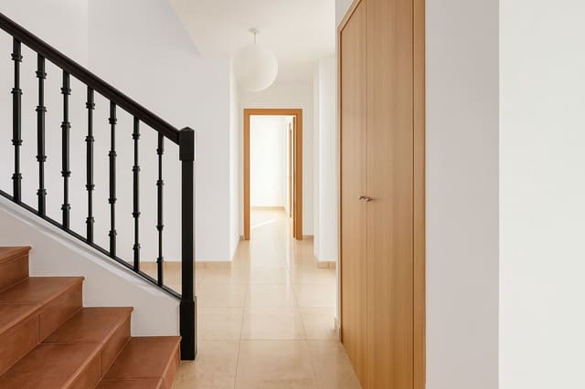 5 quarto Casa em Banda para venda em La Duquesa / Puerto de la Duquesa, Manilva com piscina garagem - 485 000 € (Ref: 9331456)