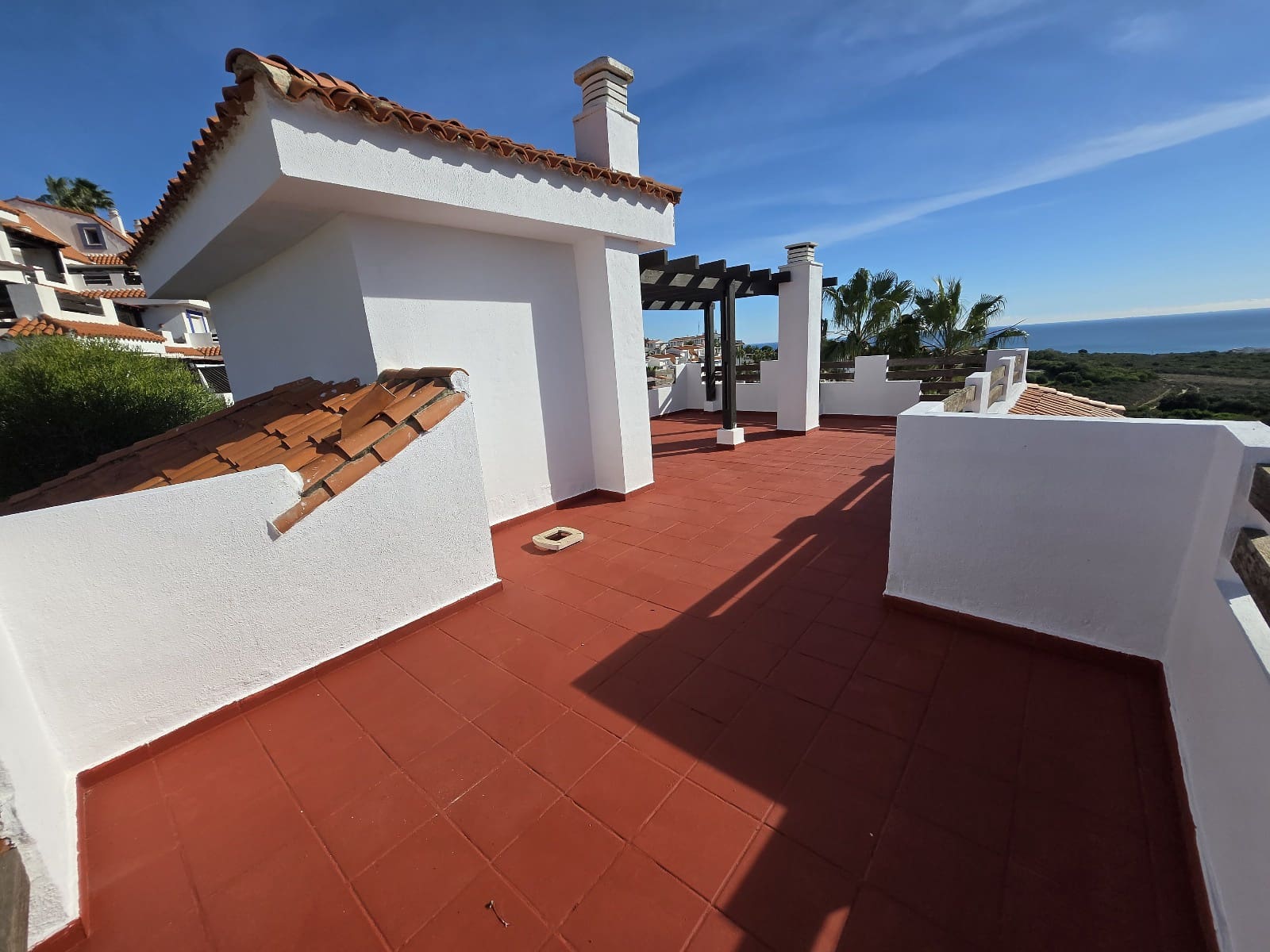 5 bedroom Townhouse for sale in La Duquesa / Puerto de la Duquesa with pool garage - € 485,000 (Ref: 9331456)