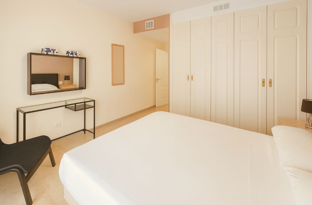 2 bedroom Apartment for sale in La Duquesa / Puerto de la Duquesa with pool garage - € 330,000 (Ref: 9331836)