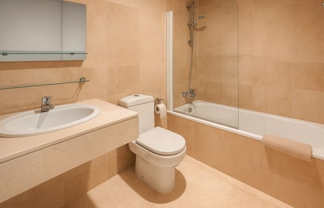 2 bedroom Apartment for sale in La Duquesa / Puerto de la Duquesa, Manilva with pool garage - € 330,000 (Ref: 9331836)