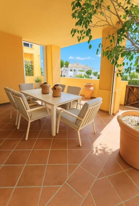 2 makuuhuone Huoneisto myytävänä paikassa La Duquesa / Puerto de la Duquesa mukana uima-altaan - 299 950 € (Ref: 9331837)