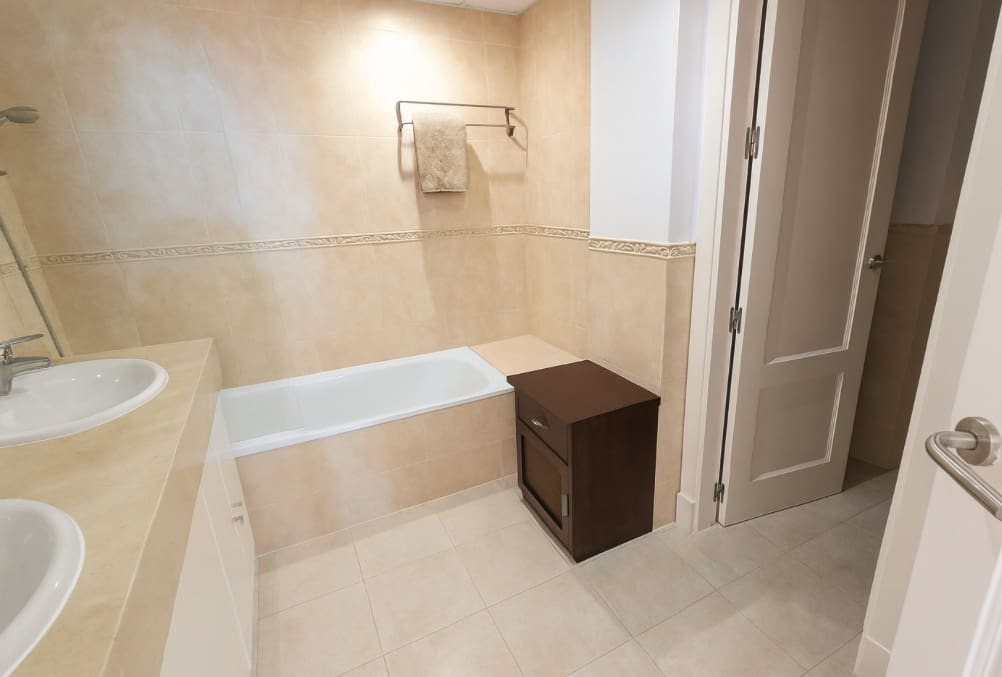 2 makuuhuone Huoneisto myytävänä paikassa La Duquesa / Puerto de la Duquesa mukana uima-altaan - 299 950 € (Ref: 9331837)