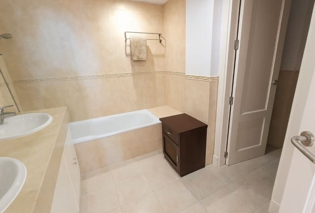 2 makuuhuone Huoneisto myytävänä paikassa La Duquesa / Puerto de la Duquesa, Manilva mukana uima-altaan - 299 950 € (Ref: 9331837)