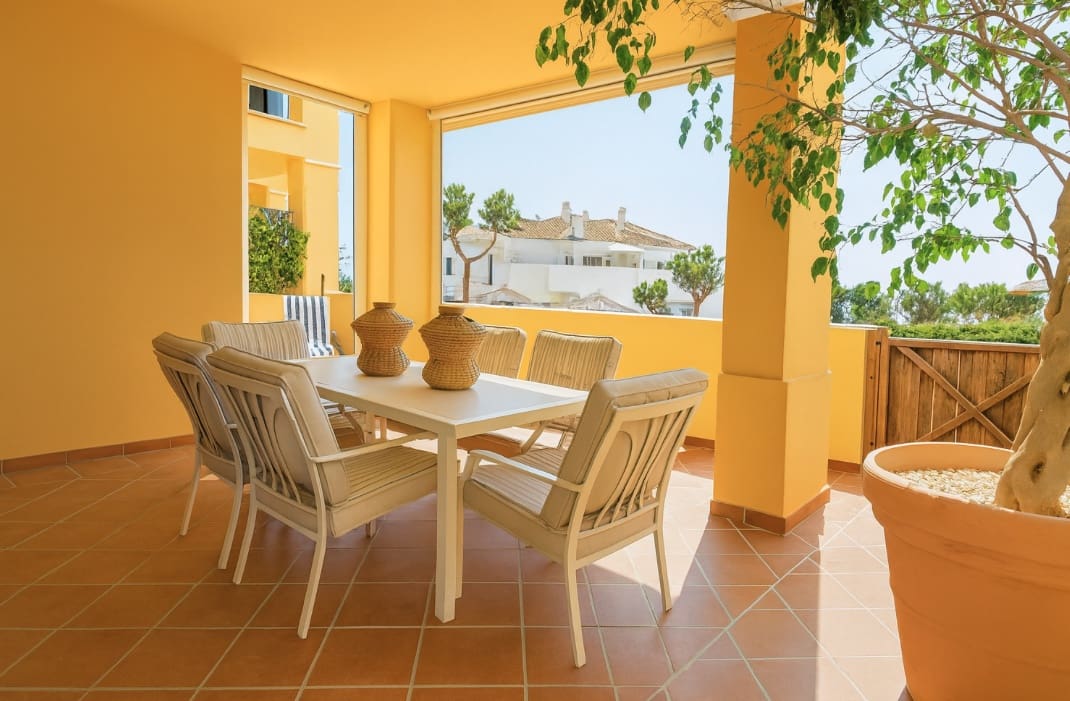 2 makuuhuone Huoneisto myytävänä paikassa La Duquesa / Puerto de la Duquesa mukana uima-altaan - 299 950 € (Ref: 9331837)