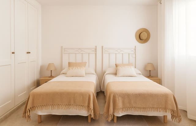 2 makuuhuone Huoneisto myytävänä paikassa La Duquesa / Puerto de la Duquesa, Manilva mukana uima-altaan - 299 950 € (Ref: 9331837)