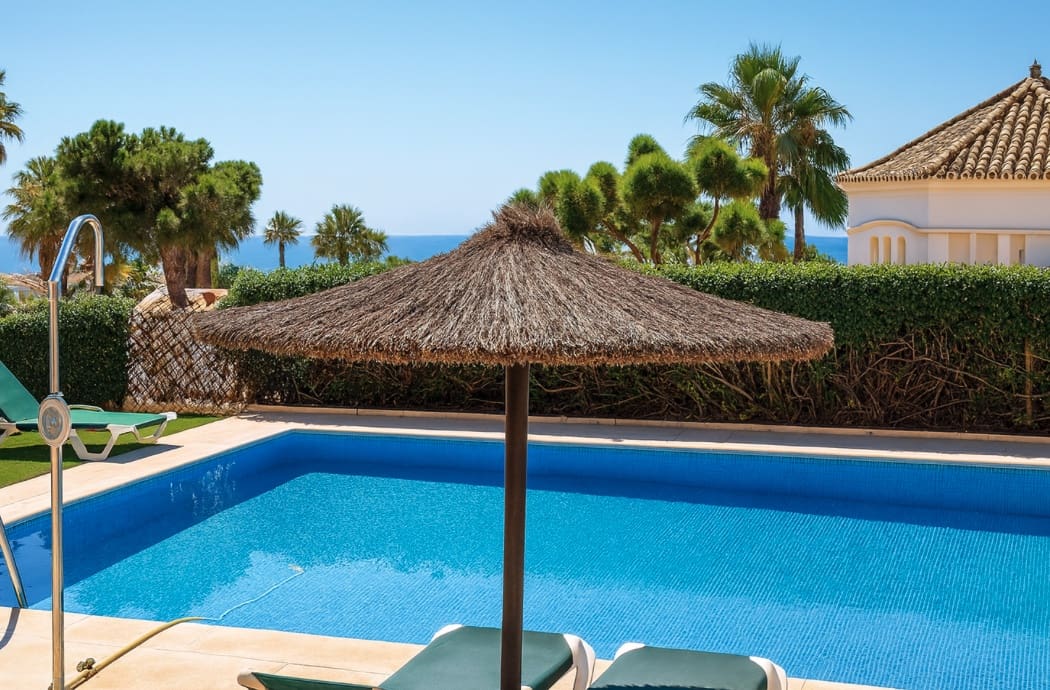 2 makuuhuone Huoneisto myytävänä paikassa La Duquesa / Puerto de la Duquesa mukana uima-altaan - 299 950 € (Ref: 9331837)