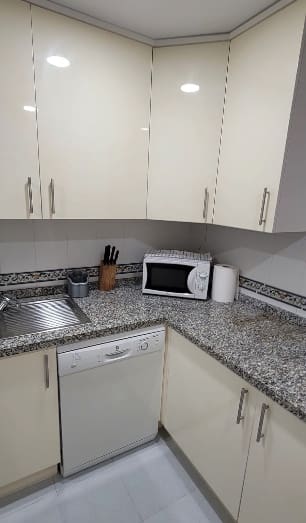 2 soverom Leilighet til leie i La Duquesa / Puerto de la Duquesa med svømmebasseng garasje - € 1 100 (Ref: 9348462)