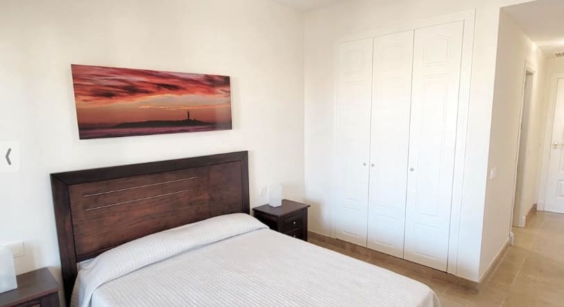 2 soverom Leilighet til leie i La Duquesa / Puerto de la Duquesa med svømmebasseng garasje - € 1 100 (Ref: 9348462)