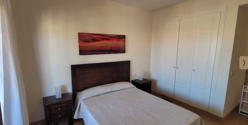 2 soverom Leilighet til leie i La Duquesa / Puerto de la Duquesa med svømmebasseng garasje - € 1 100 (Ref: 9348462)