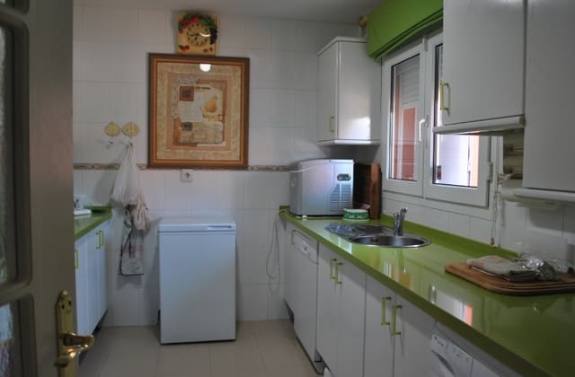 Pareado de 4 habitaciones en La Duquesa / Puerto de la Duquesa, Manilva en venta con piscina garaje - 477.000 € (Ref: 9379395)